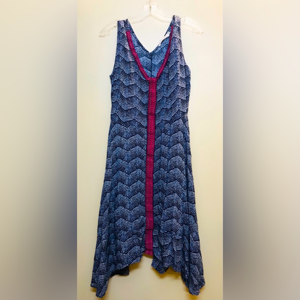 Solitaire Blue & White Design Pink Embroidered Chevron Dress